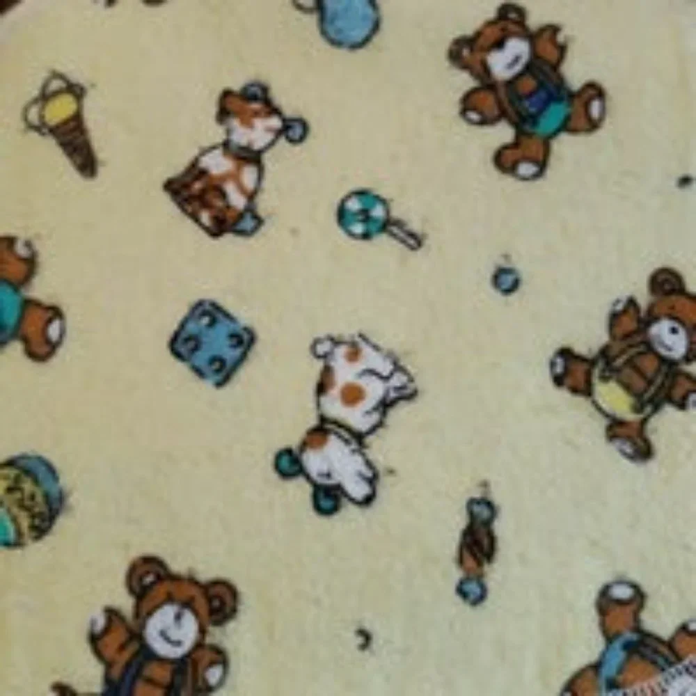 12 white and yellow assorted cloth wipes